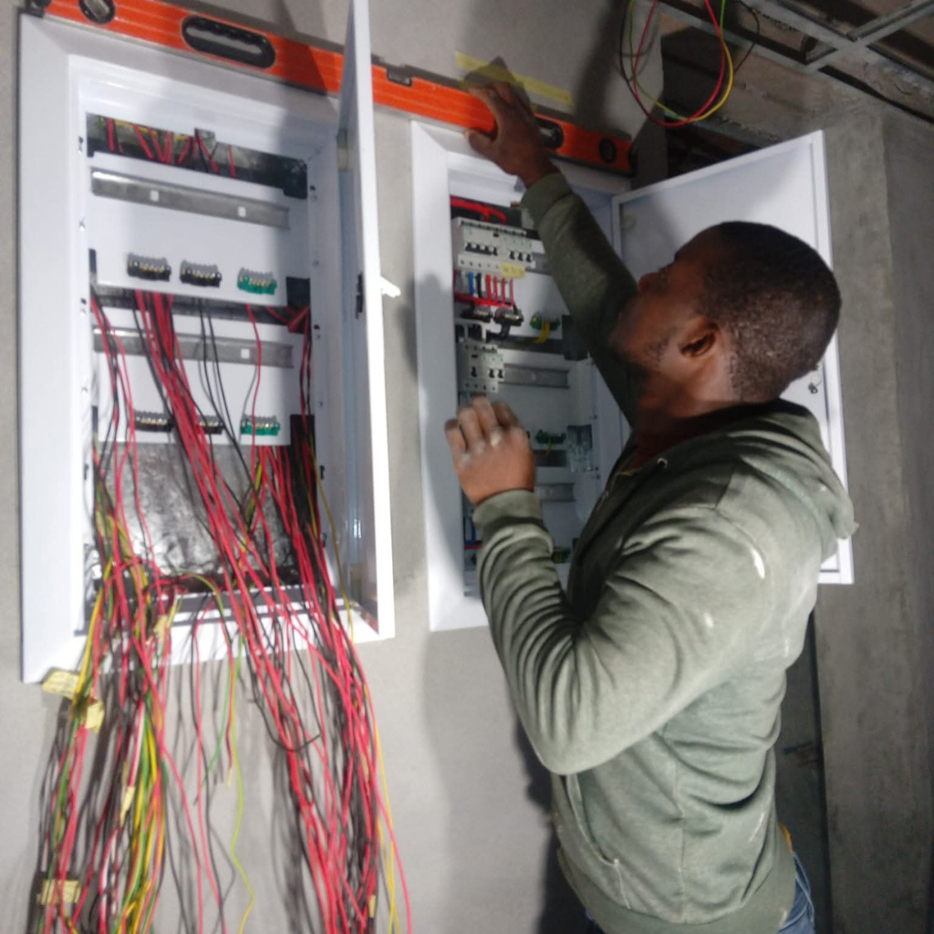 24/7 emergency electrician providing fast electrical repairs, fault finding, and power restoration services in Cape Town.