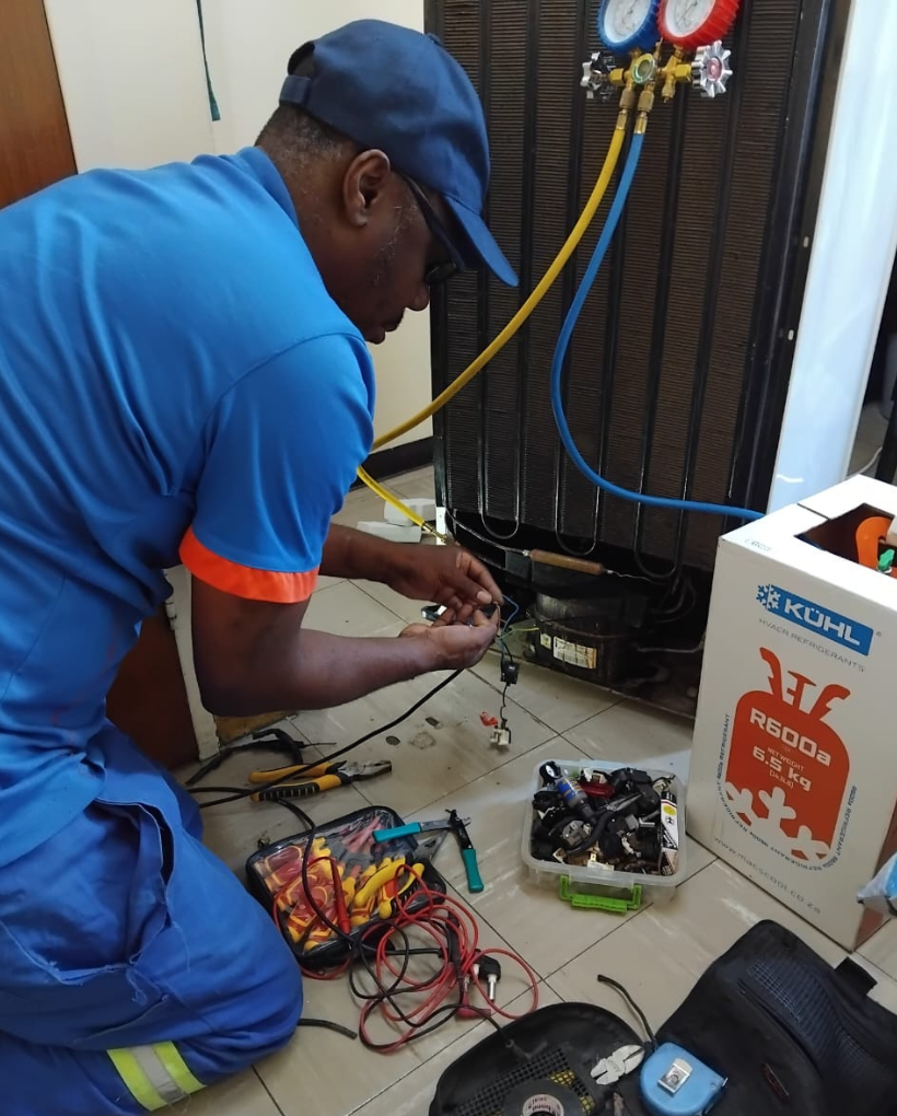 Technician providing emergency Defy fridge repair service in Cape Town for a refrigerator that is not cooling, with same-day appliance repair by Total Fix Cape Town.